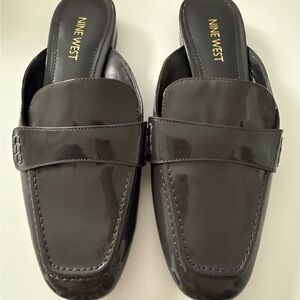 Nine West Classic Grey Patent Leather Mules